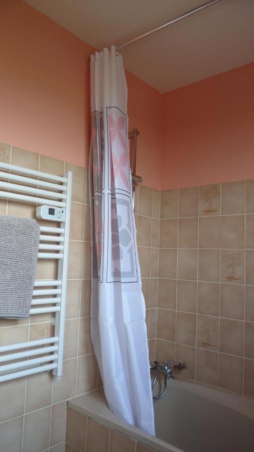 Maison De Vacances Pour 6 Personnes Avec Piscine Lainsecq Zewnętrze zdjęcie