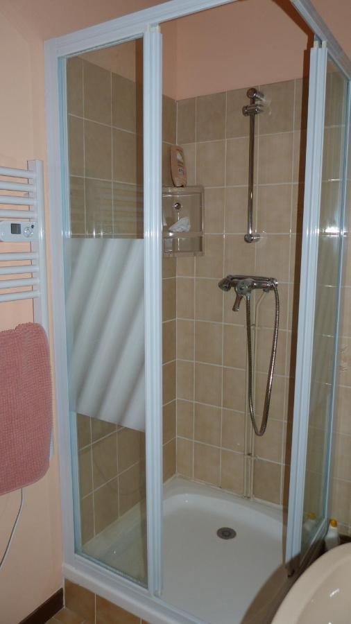 Maison De Vacances Pour 6 Personnes Avec Piscine Lainsecq Zewnętrze zdjęcie