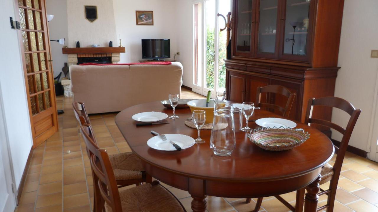 Maison De Vacances Pour 6 Personnes Avec Piscine Lainsecq Zewnętrze zdjęcie